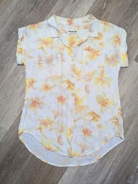 Paradise Now Hawai'i Women's Aloha Shirt Top Blouse Plumeria Heaven Maui Hawaii